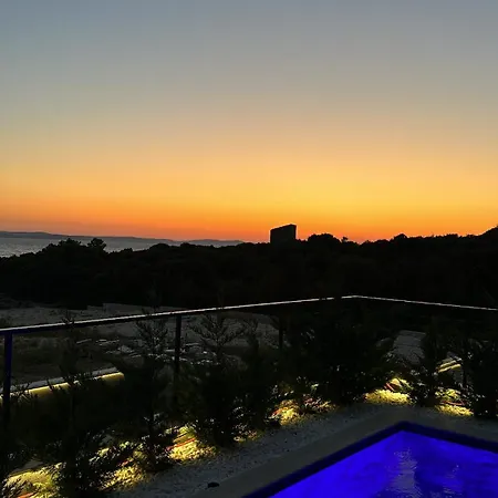 “inblue” With Private Pool