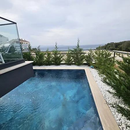 “inblue” With Private Pool *